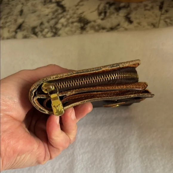 Louis Vuitton Monogram Wallet - Picture 4 of 15